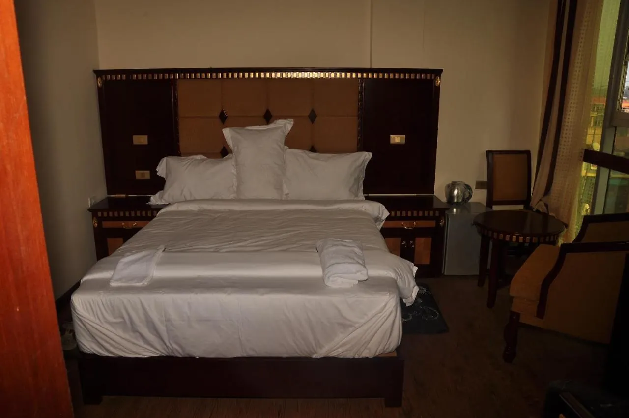 Paradise Hotel Debre Mark'os