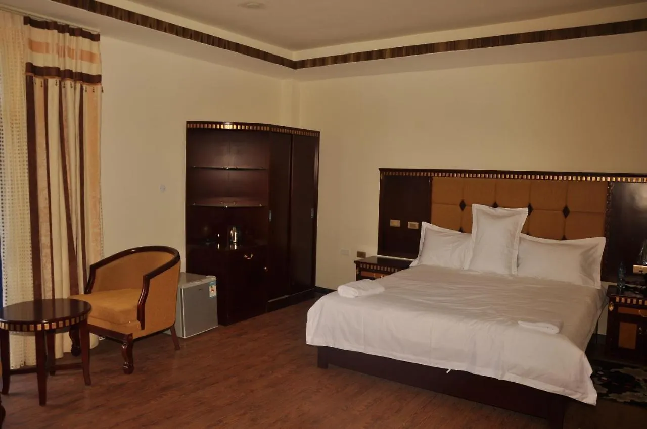Paradise Hotel Debre Mark'os