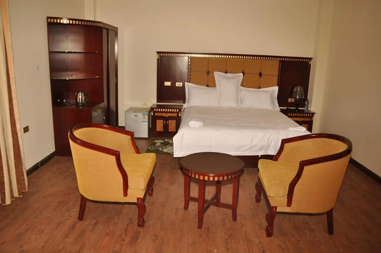 Paradise Hotel Debre Mark'os