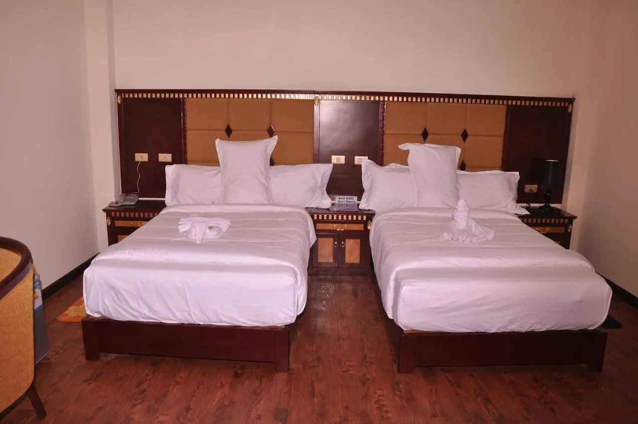 Paradise Hotel Debre Mark'os